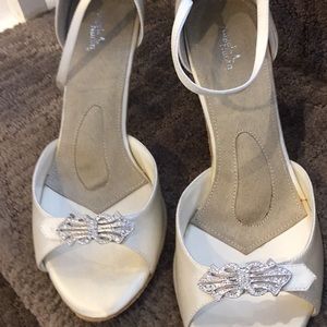 Silk dance shoes 21/2 heel and Rhine buckle